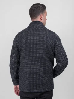 Celtic Tweed Shackleton-jack met antraciet gebreide kabelmouw