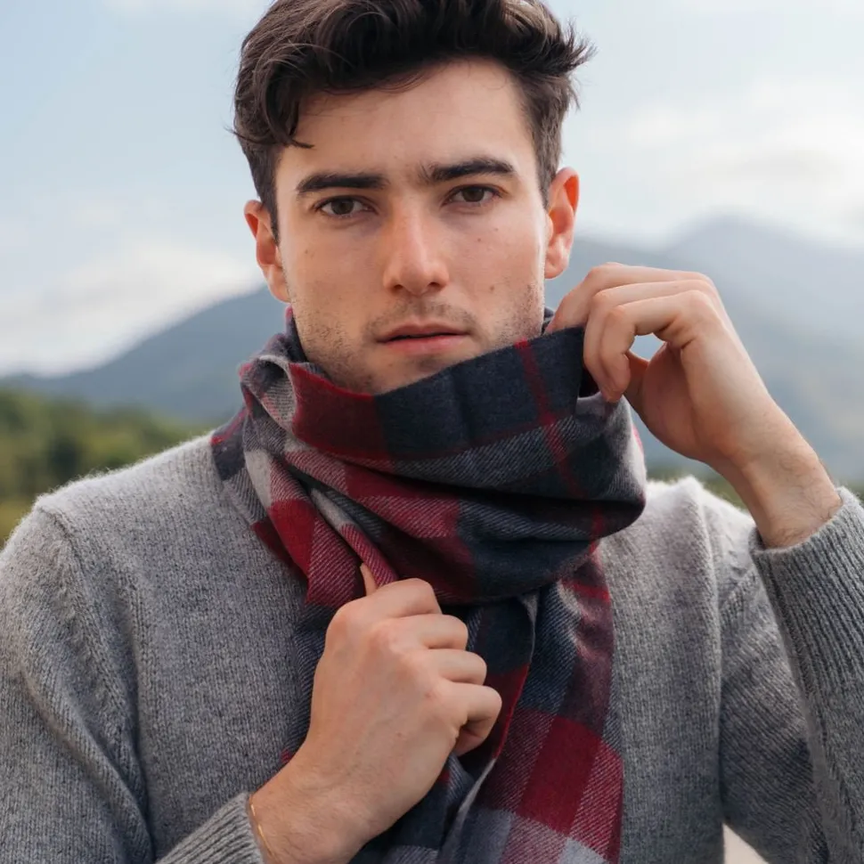 John Hanly Merino Wollen Sjaal Houtskool Zilver Rood Geruit