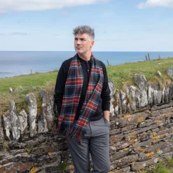 John Hanly Merino Wollen Sjaal Zwart Stewart Tartan